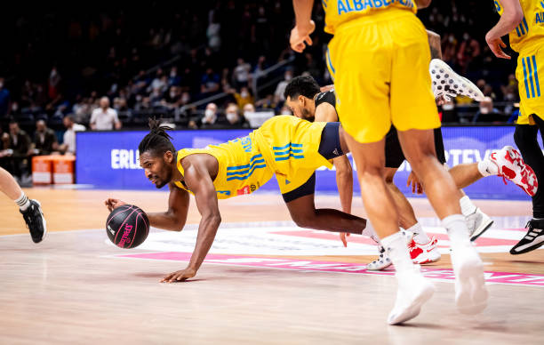 胜功臣正是 胜功臣正是