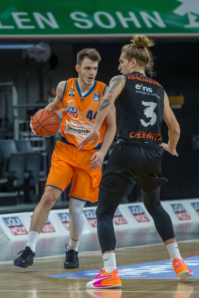 反击屡屡制 反击屡屡制